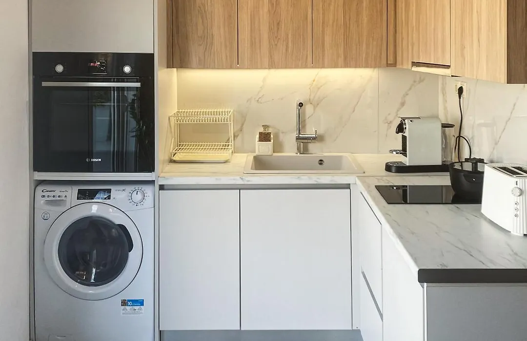 Modern Athens Apartment With Large Private Balcony And Free Parking-1