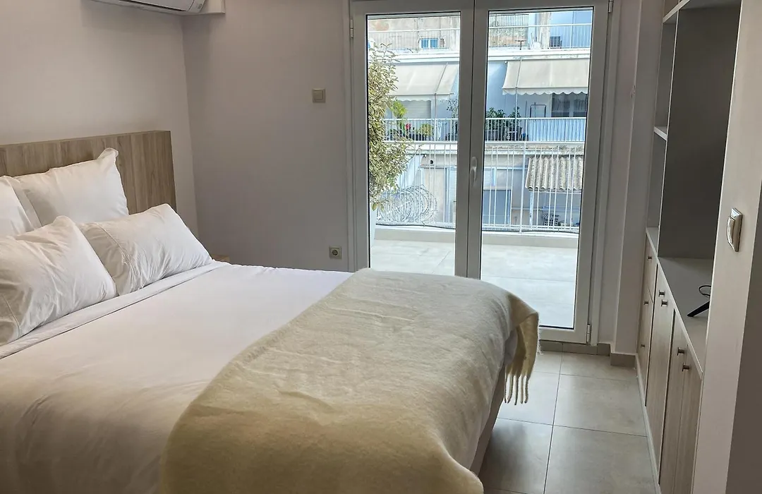 Modern Athens Apartment With Large Private Balcony And Free Parking-1