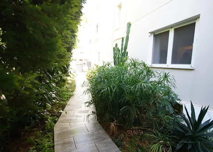 Garden Next To The Mall -Private Parking